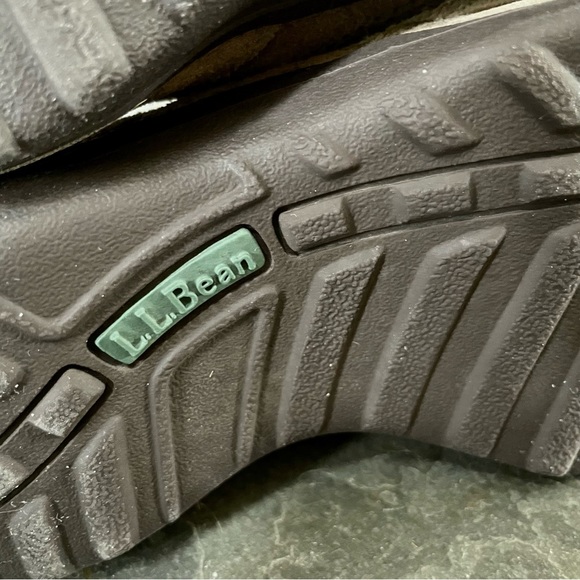 L.L.Bean• Kid’s Size 1•Tan Suede Uppers•Easy Slip-On Styling•Traction Grip Sole - Picture 7 of 9